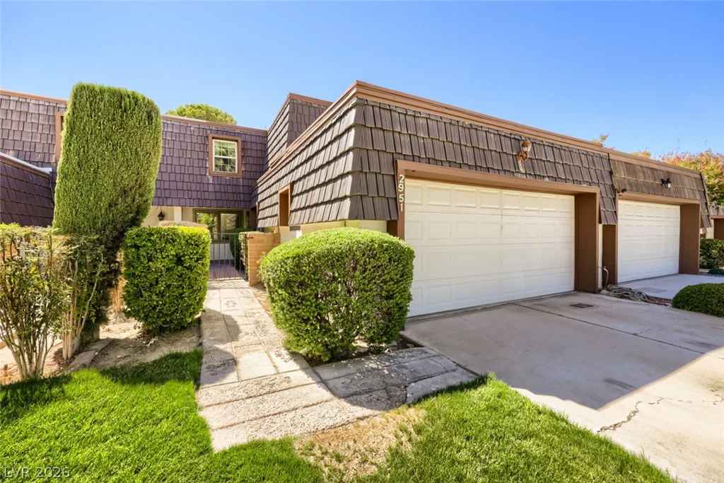 2951 Pinehurst, Las Vegas, NV 89109