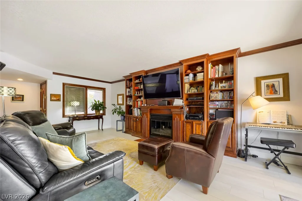 2951 Pinehurst, Las Vegas, NV 89109