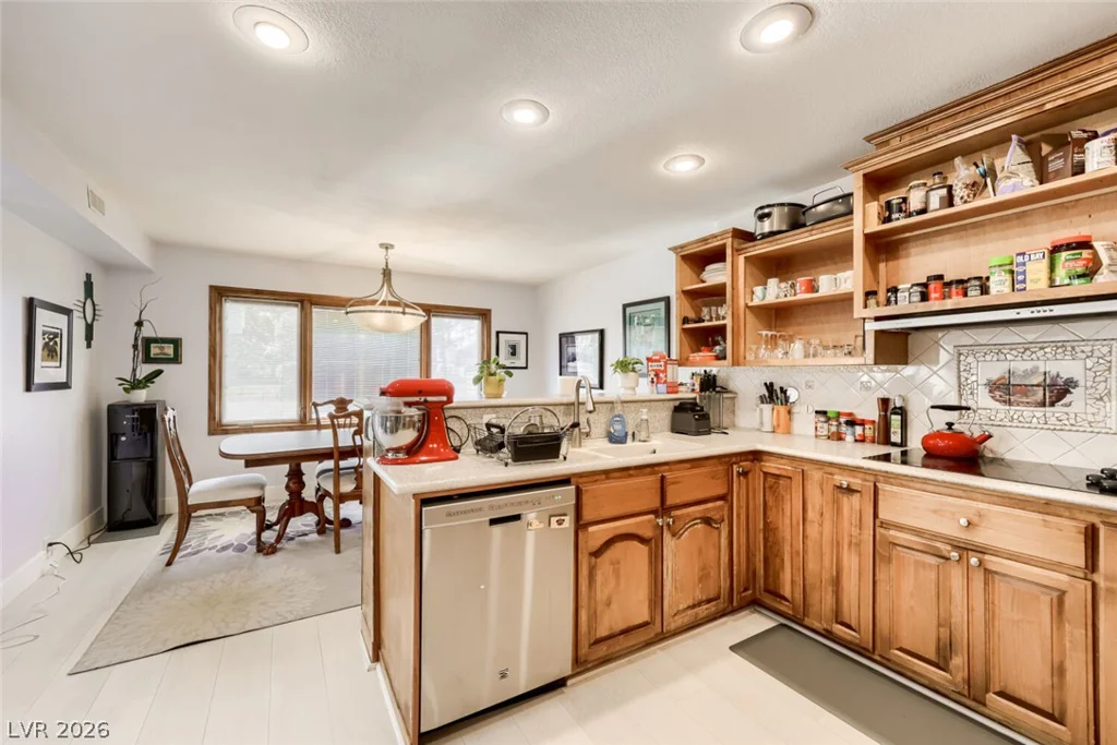 2951 Pinehurst, Las Vegas, NV 89109