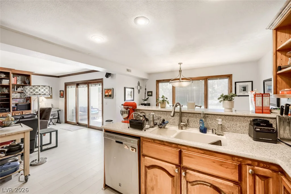 2951 Pinehurst, Las Vegas, NV 89109
