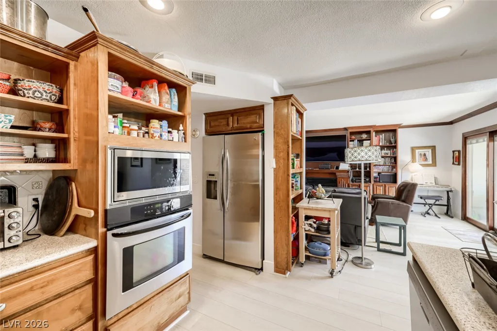 2951 Pinehurst, Las Vegas, NV 89109