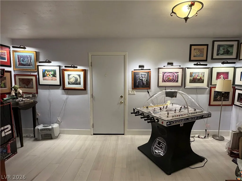 2951 Pinehurst, Las Vegas, NV 89109