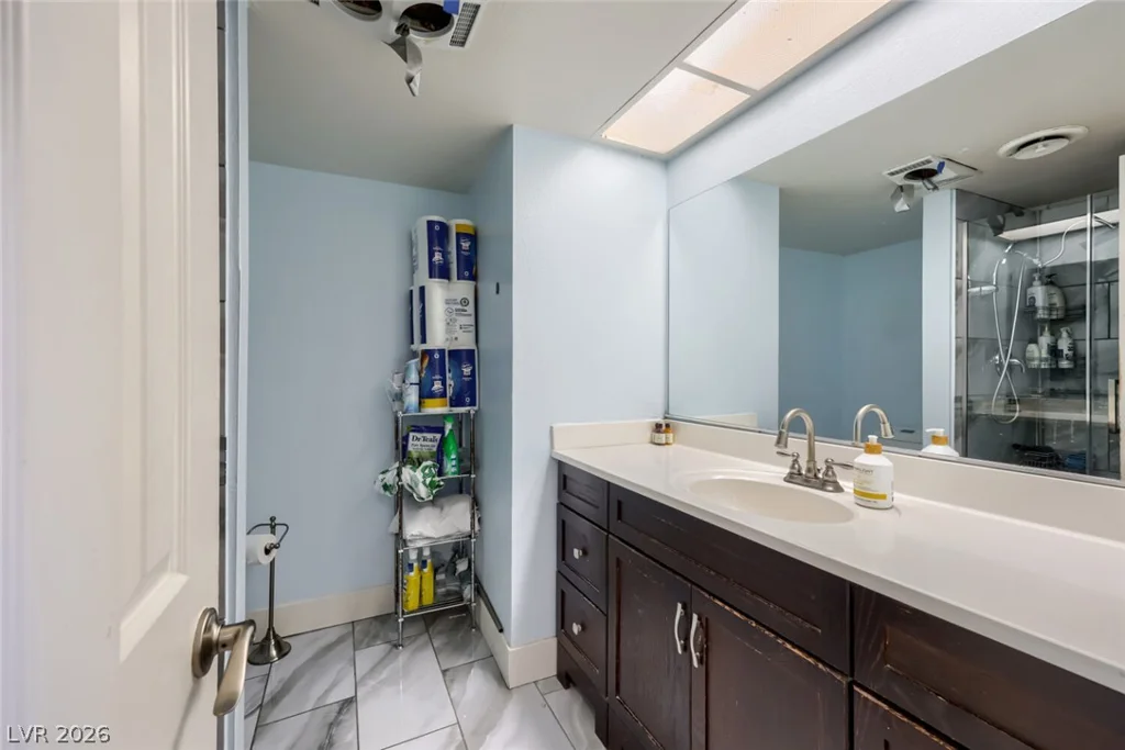 2951 Pinehurst, Las Vegas, NV 89109