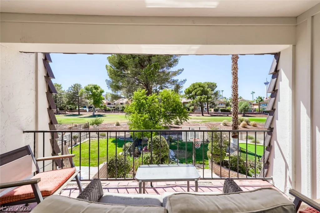 2951 Pinehurst, Las Vegas, NV 89109