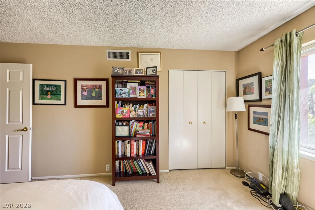 2951 Pinehurst, Las Vegas, NV 89109