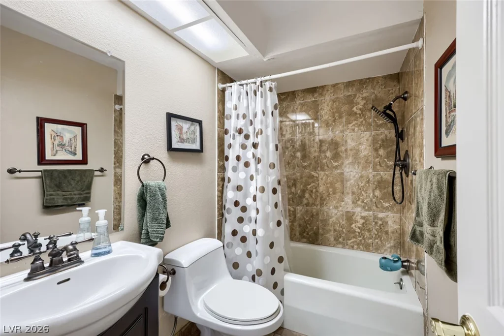 2951 Pinehurst, Las Vegas, NV 89109