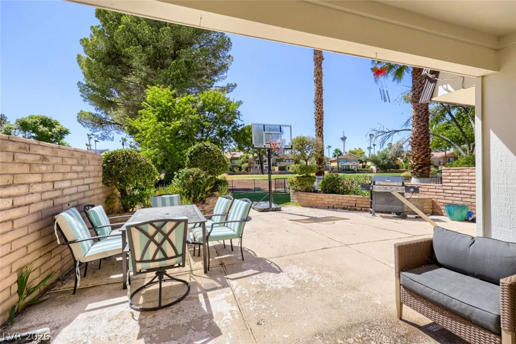 2951 Pinehurst, Las Vegas, NV 89109