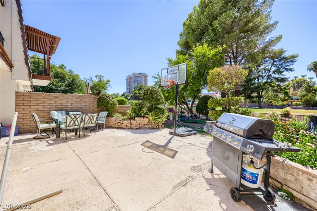 2951 Pinehurst, Las Vegas, NV 89109