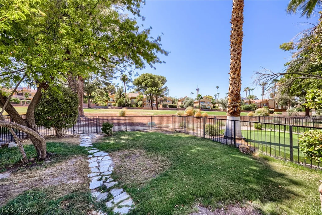2951 Pinehurst, Las Vegas, NV 89109