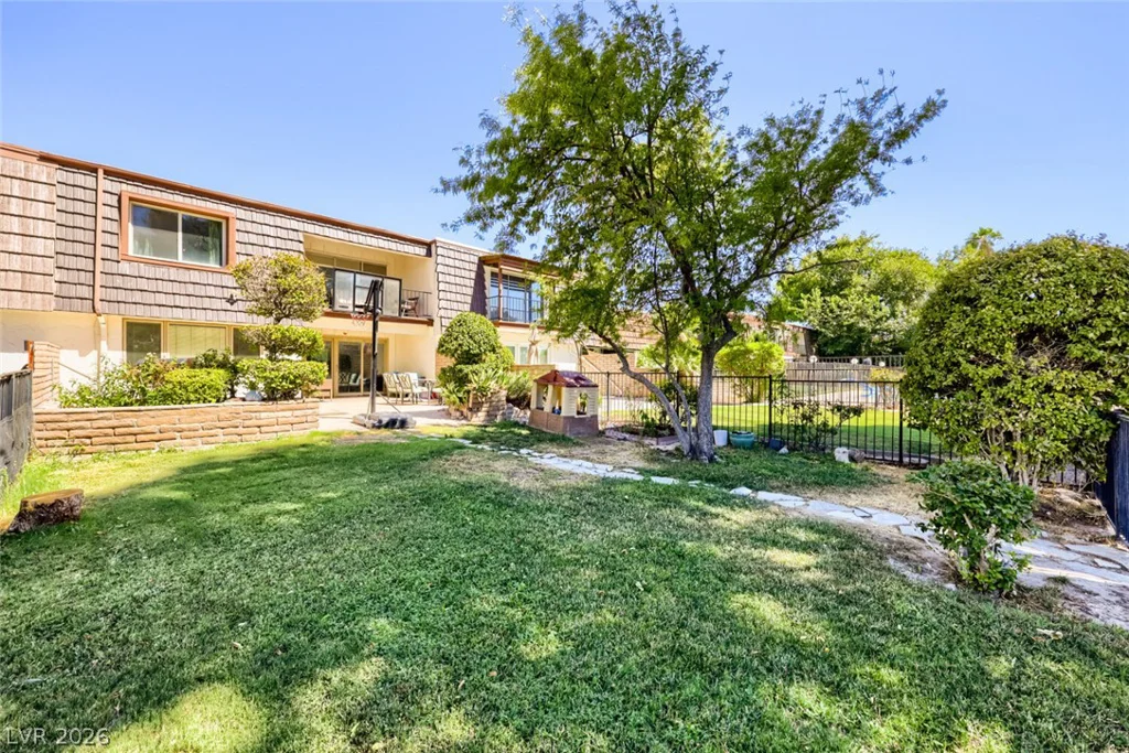 2951 Pinehurst, Las Vegas, NV 89109