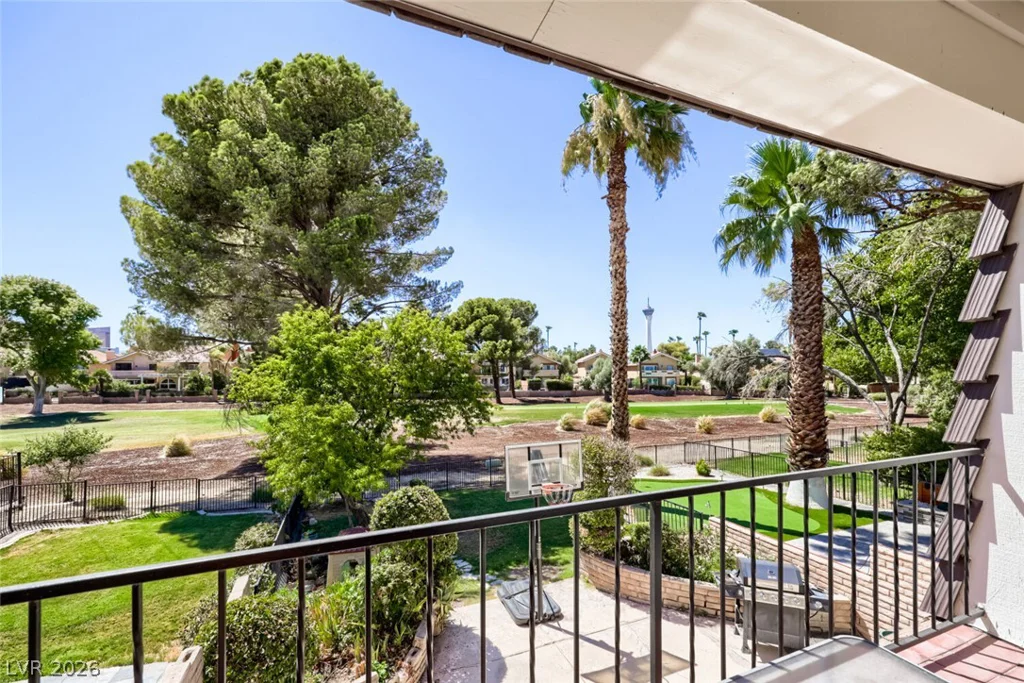 2951 Pinehurst, Las Vegas, NV 89109