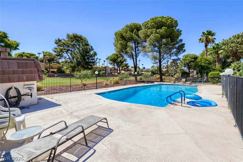 2951 Pinehurst, Las Vegas, NV 89109