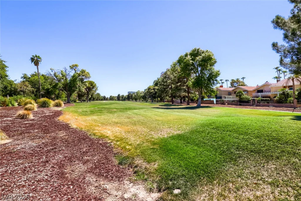 2951 Pinehurst, Las Vegas, NV 89109