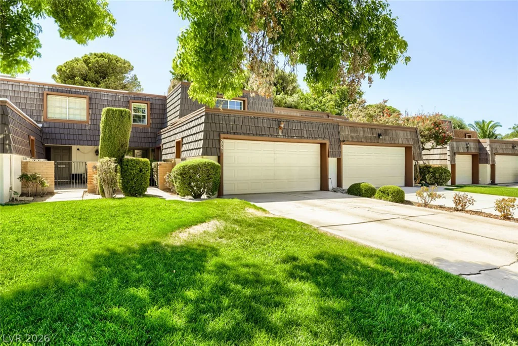 2951 Pinehurst, Las Vegas, NV 89109