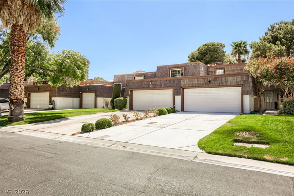2951 Pinehurst, Las Vegas, NV 89109