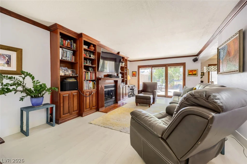 2951 Pinehurst, Las Vegas, NV 89109