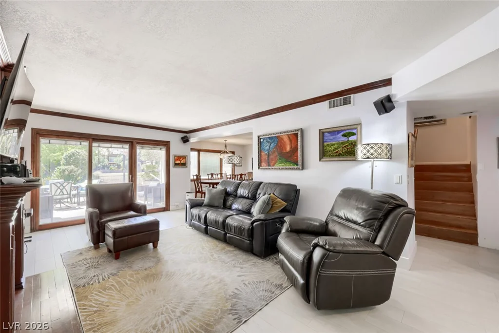 2951 Pinehurst, Las Vegas, NV 89109