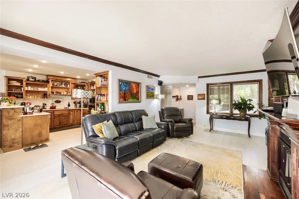 2951 Pinehurst, Las Vegas, NV 89109