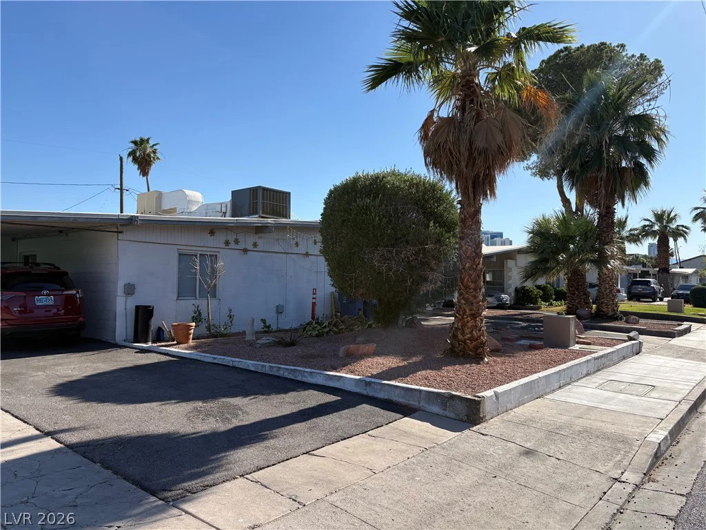 1300 ST LOUIS, Las Vegas, NV 89104