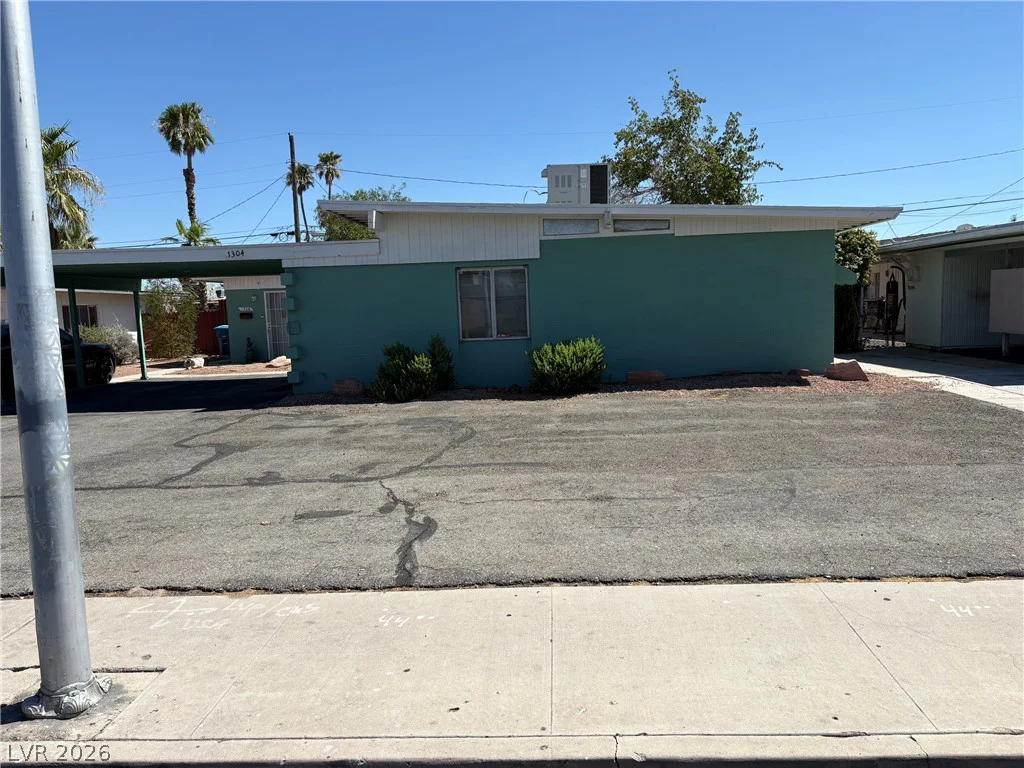 1300 ST LOUIS, Las Vegas, NV 89104