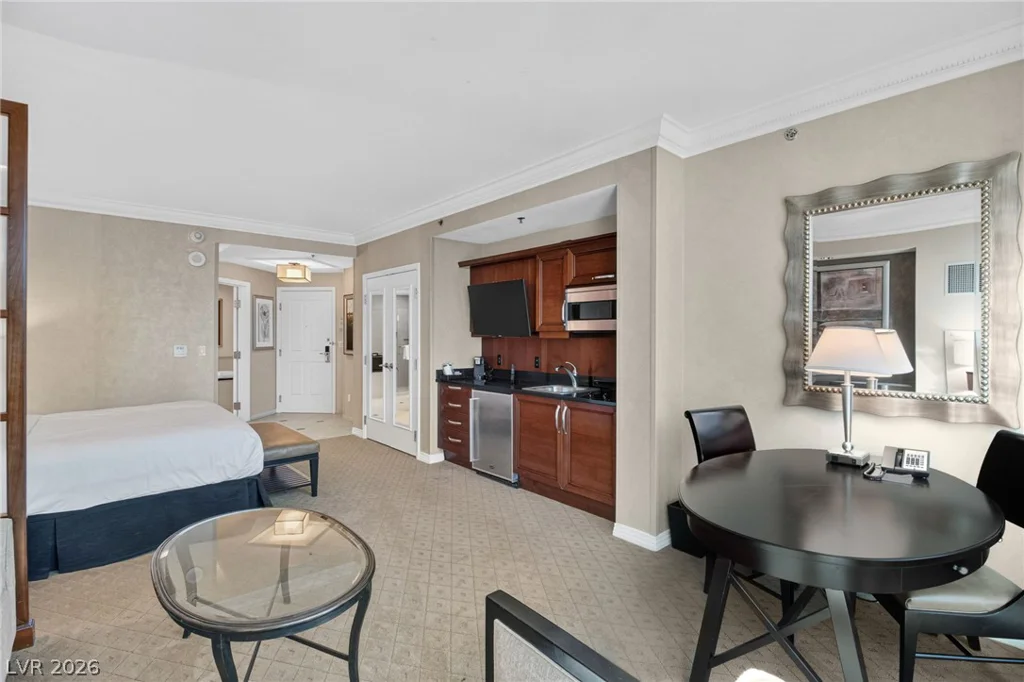 145 Harmon, Las Vegas, NV 89109