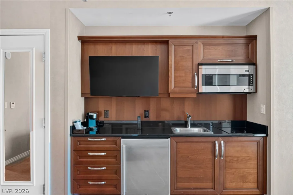 145 Harmon, Las Vegas, NV 89109