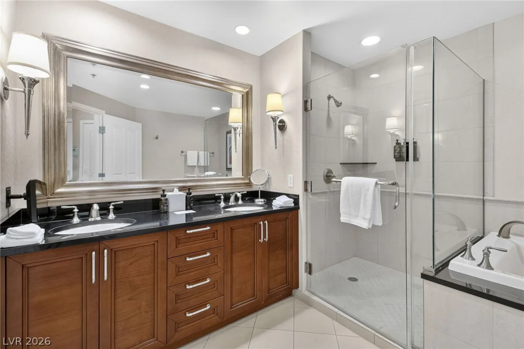 145 Harmon, Las Vegas, NV 89109