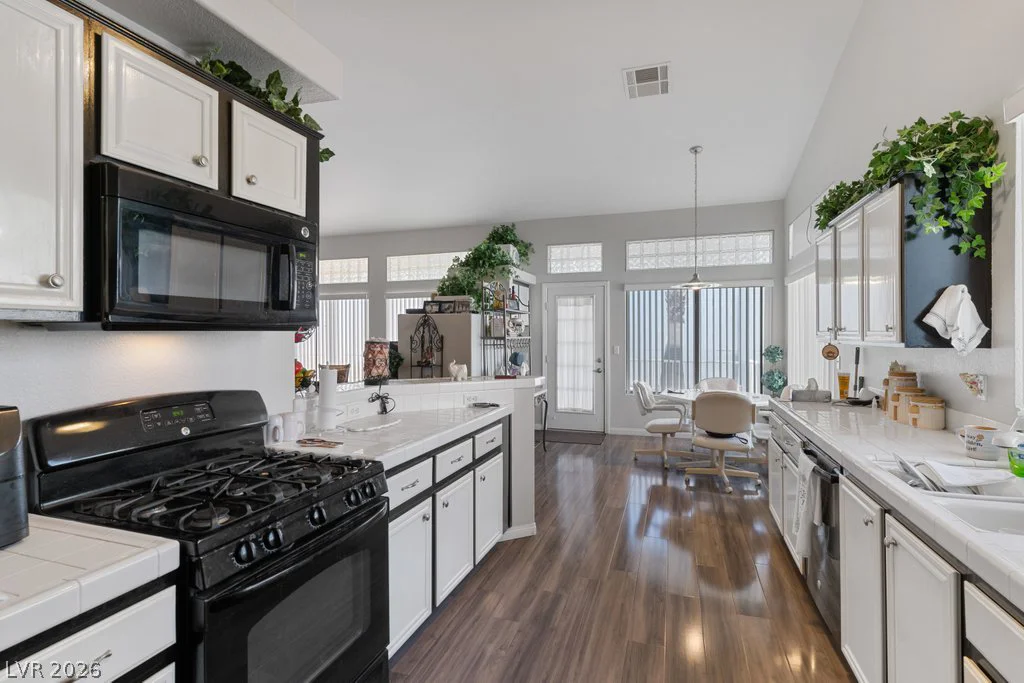 695 Pearl Island, Henderson, NV 89015
