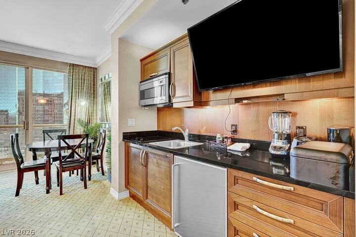 125 Harmon, Las Vegas, NV 89109