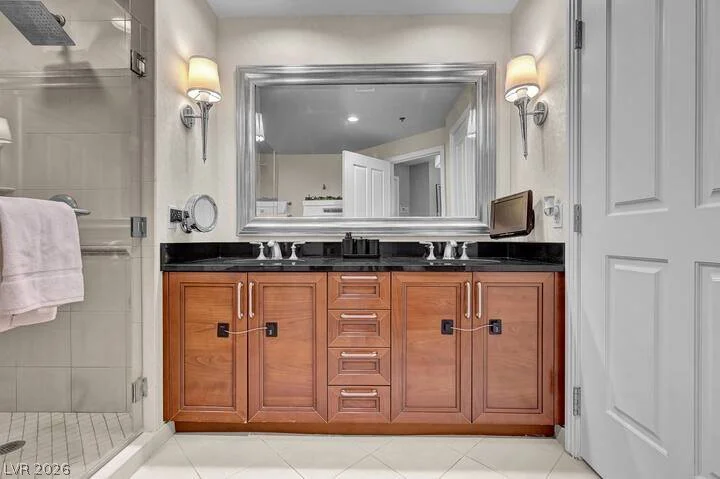 125 Harmon, Las Vegas, NV 89109
