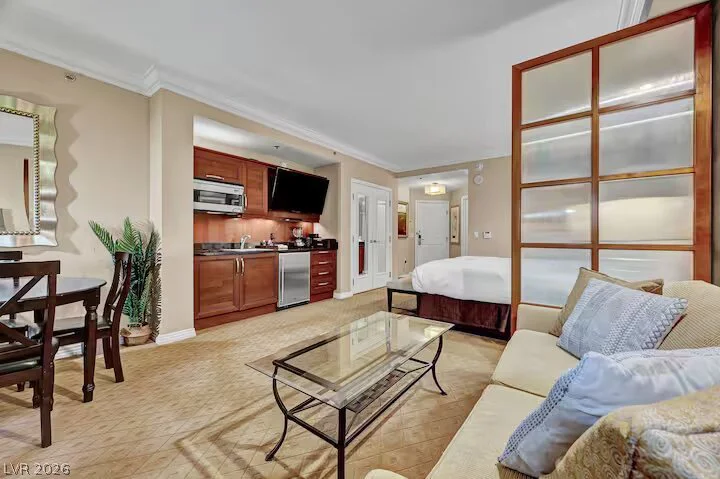 125 Harmon, Las Vegas, NV 89109