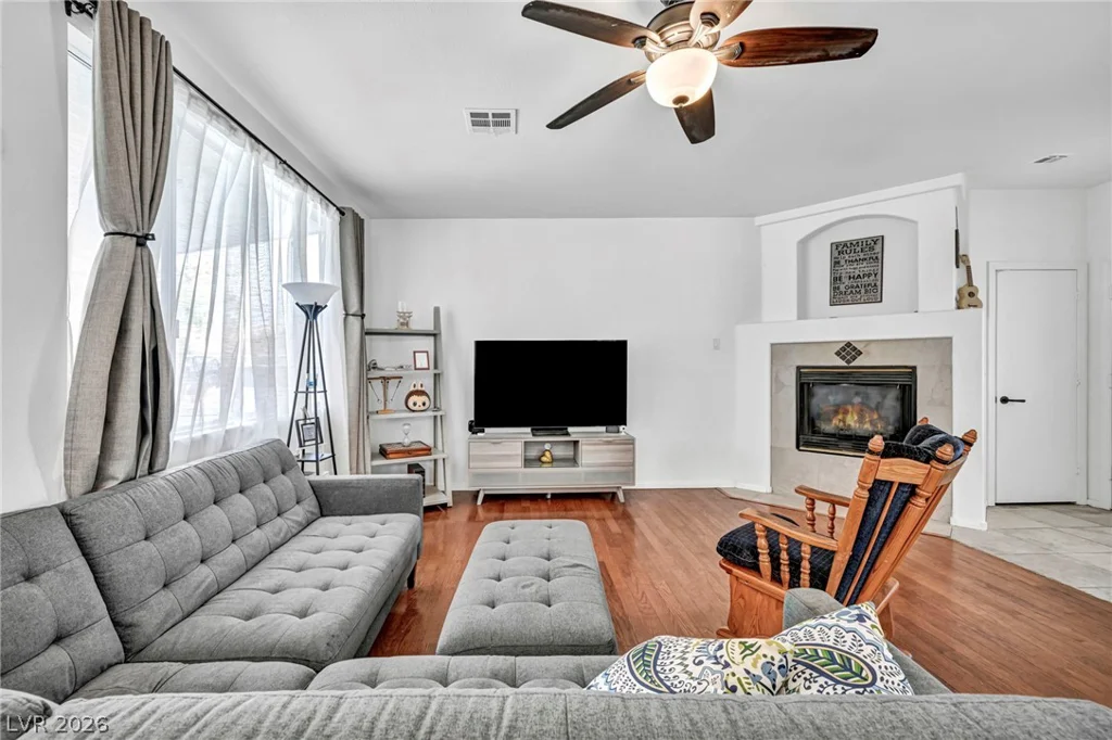 10052 Lemon Valley, Las Vegas, NV 89147