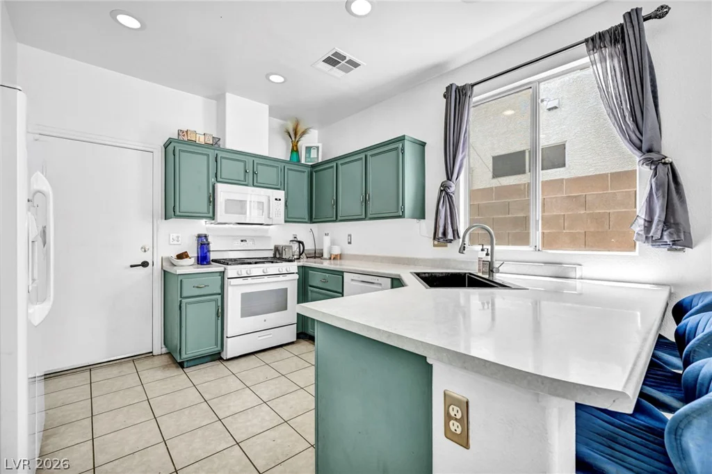 10052 Lemon Valley, Las Vegas, NV 89147