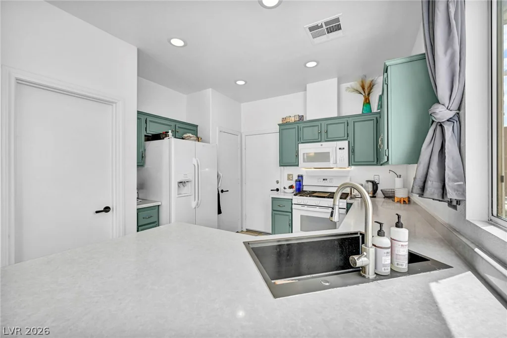 10052 Lemon Valley, Las Vegas, NV 89147