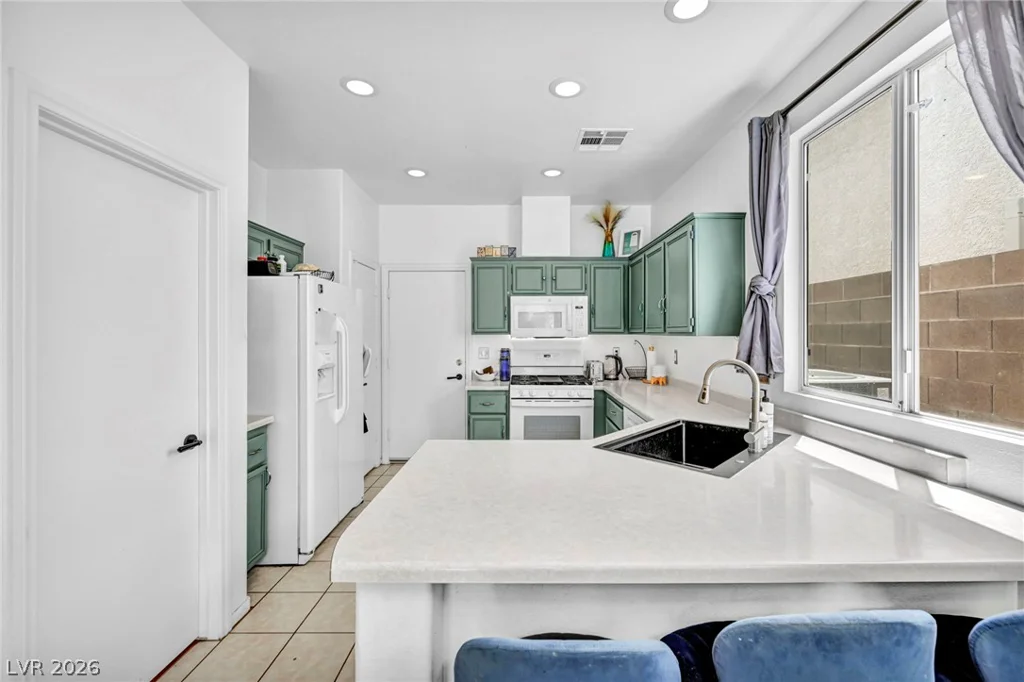 10052 Lemon Valley, Las Vegas, NV 89147