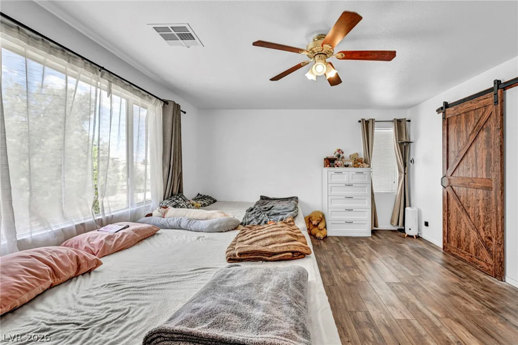 10052 Lemon Valley, Las Vegas, NV 89147