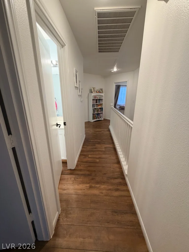 10052 Lemon Valley, Las Vegas, NV 89147