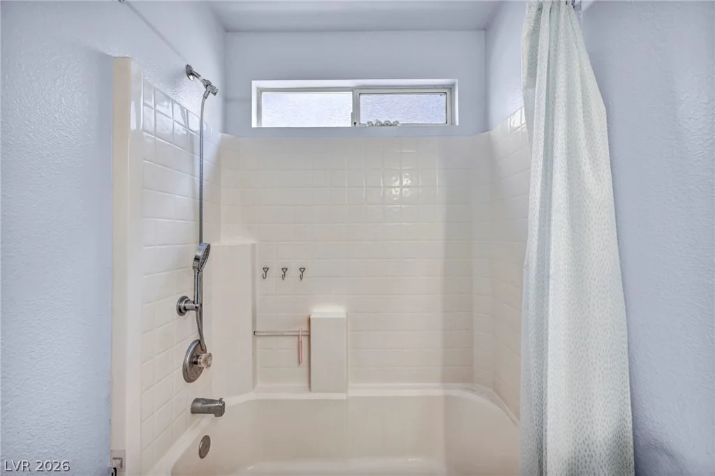 10052 Lemon Valley, Las Vegas, NV 89147
