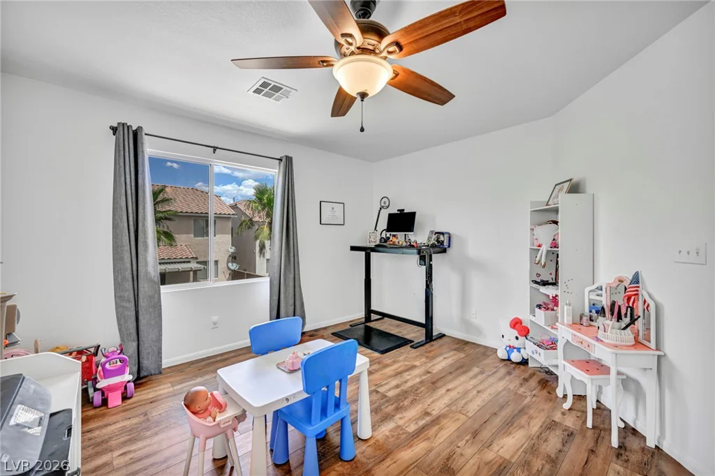 10052 Lemon Valley, Las Vegas, NV 89147