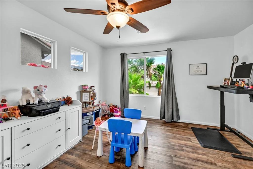 10052 Lemon Valley, Las Vegas, NV 89147