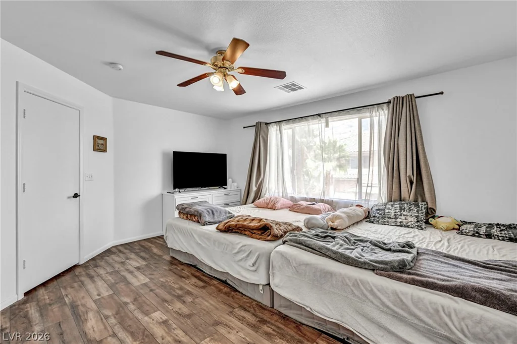 10052 Lemon Valley, Las Vegas, NV 89147