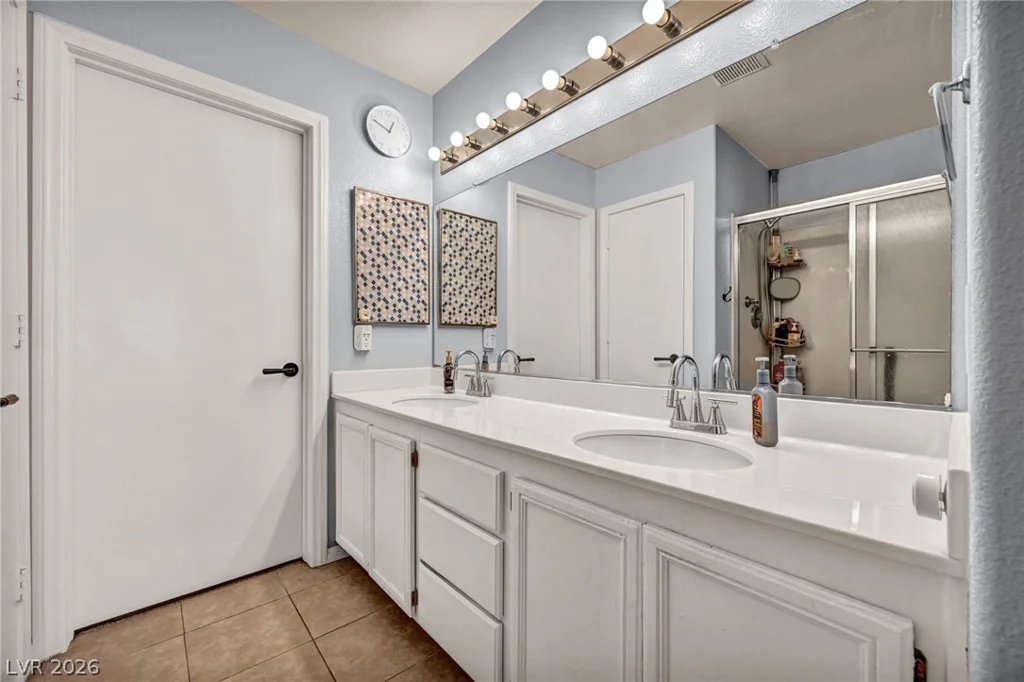 10052 Lemon Valley, Las Vegas, NV 89147
