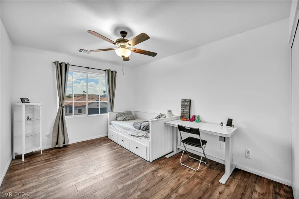 10052 Lemon Valley, Las Vegas, NV 89147