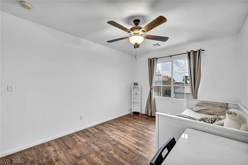 10052 Lemon Valley, Las Vegas, NV 89147