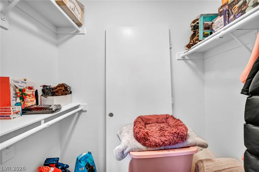 10052 Lemon Valley, Las Vegas, NV 89147