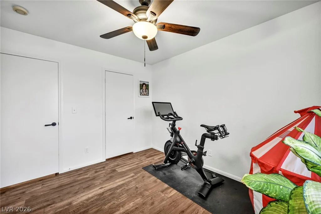 10052 Lemon Valley, Las Vegas, NV 89147