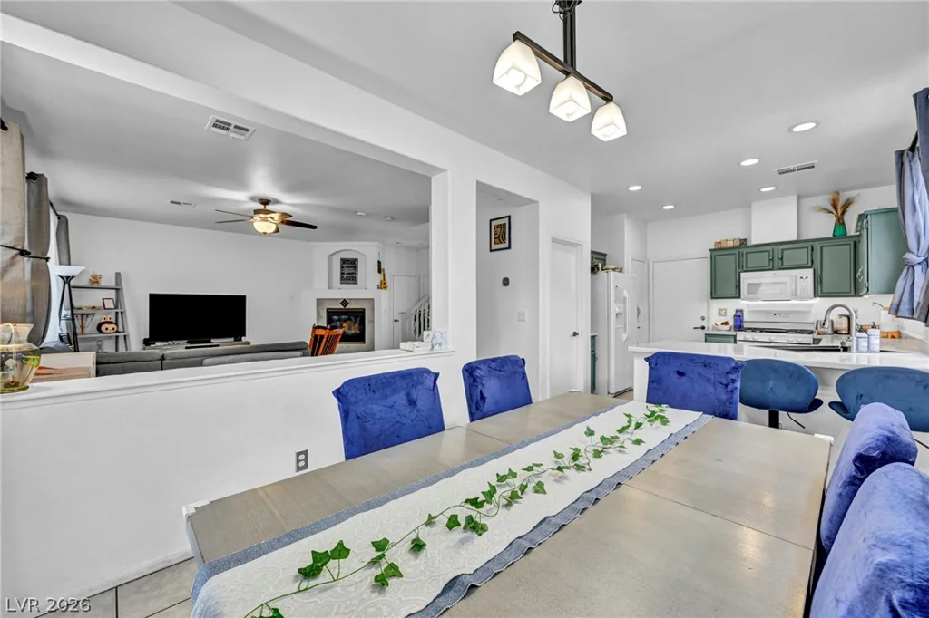 10052 Lemon Valley, Las Vegas, NV 89147