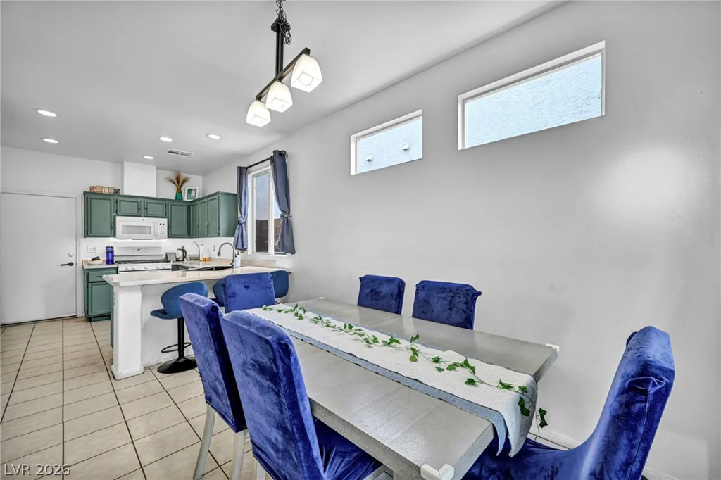 10052 Lemon Valley, Las Vegas, NV 89147