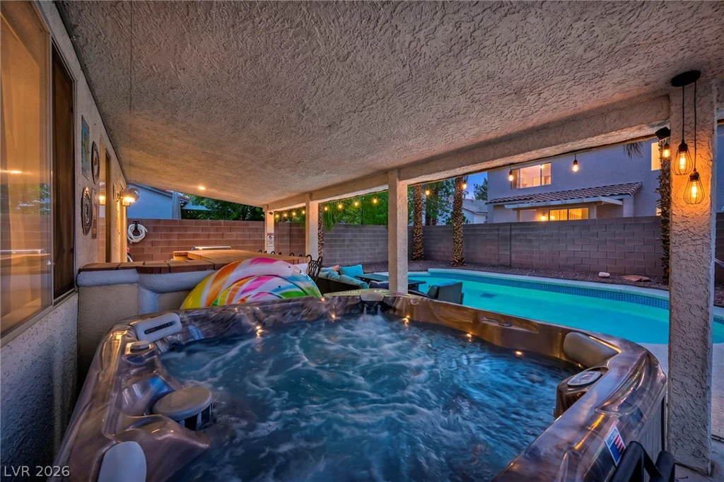 10052 Lemon Valley, Las Vegas, NV 89147