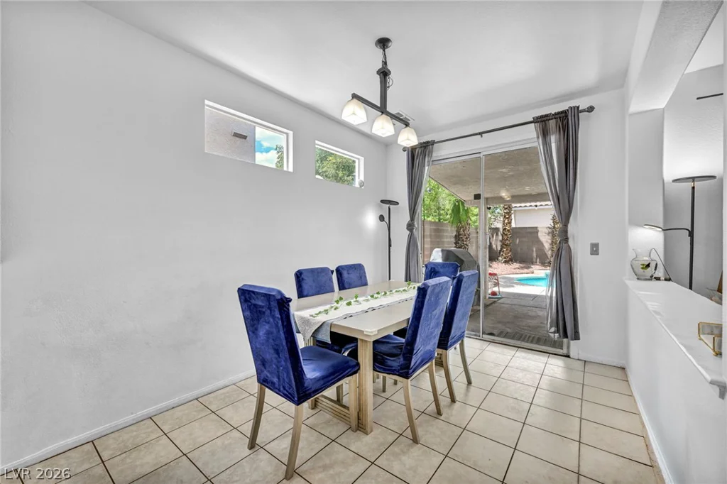 10052 Lemon Valley, Las Vegas, NV 89147